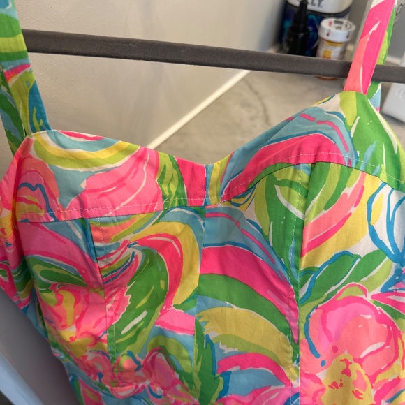 Lilly Pulitzer size 2 bright spaghetti strap dress with padded front. Worn once - Picture 3 of 5